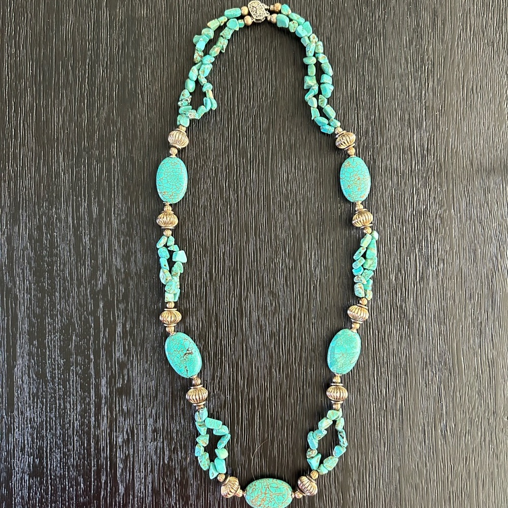 Elegant Turquoise and Silver Necklace